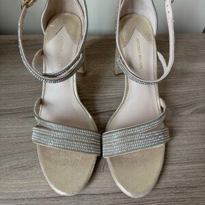 [NEW] Antonio Melani Kameron Rhinestone Strap Block Heel Size 9
